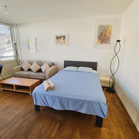 Stylish With Balcony Self Check-in A Hoh Apartment