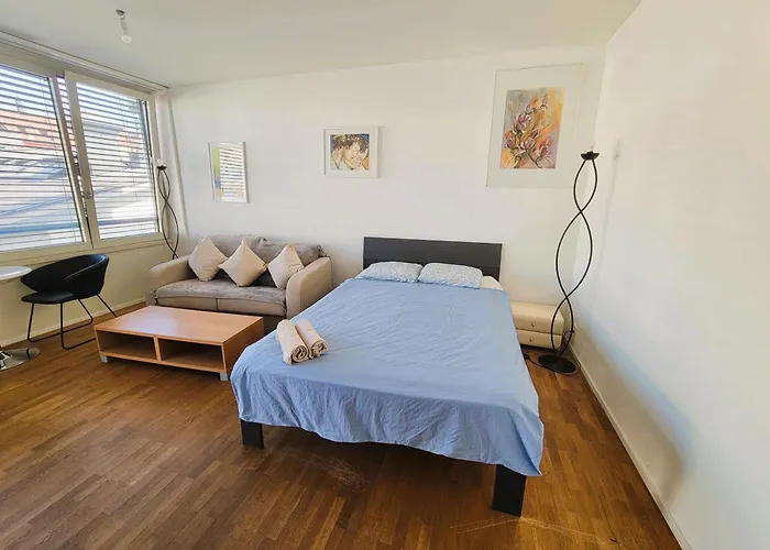 Stylish With Balcony Self Check-in A Hoh Apartment